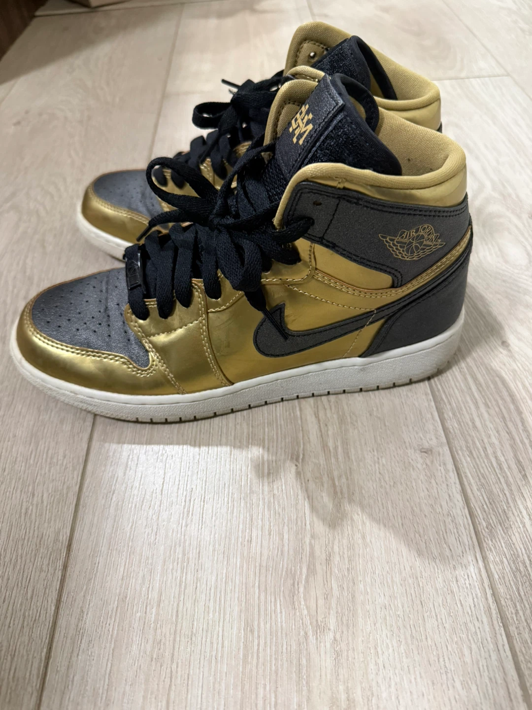 Nike Air Jordan 1 Mid Gold Black - photo 2