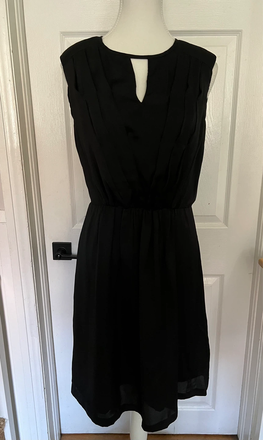 New- Black Sleeveless Keyhole Neck Dress
