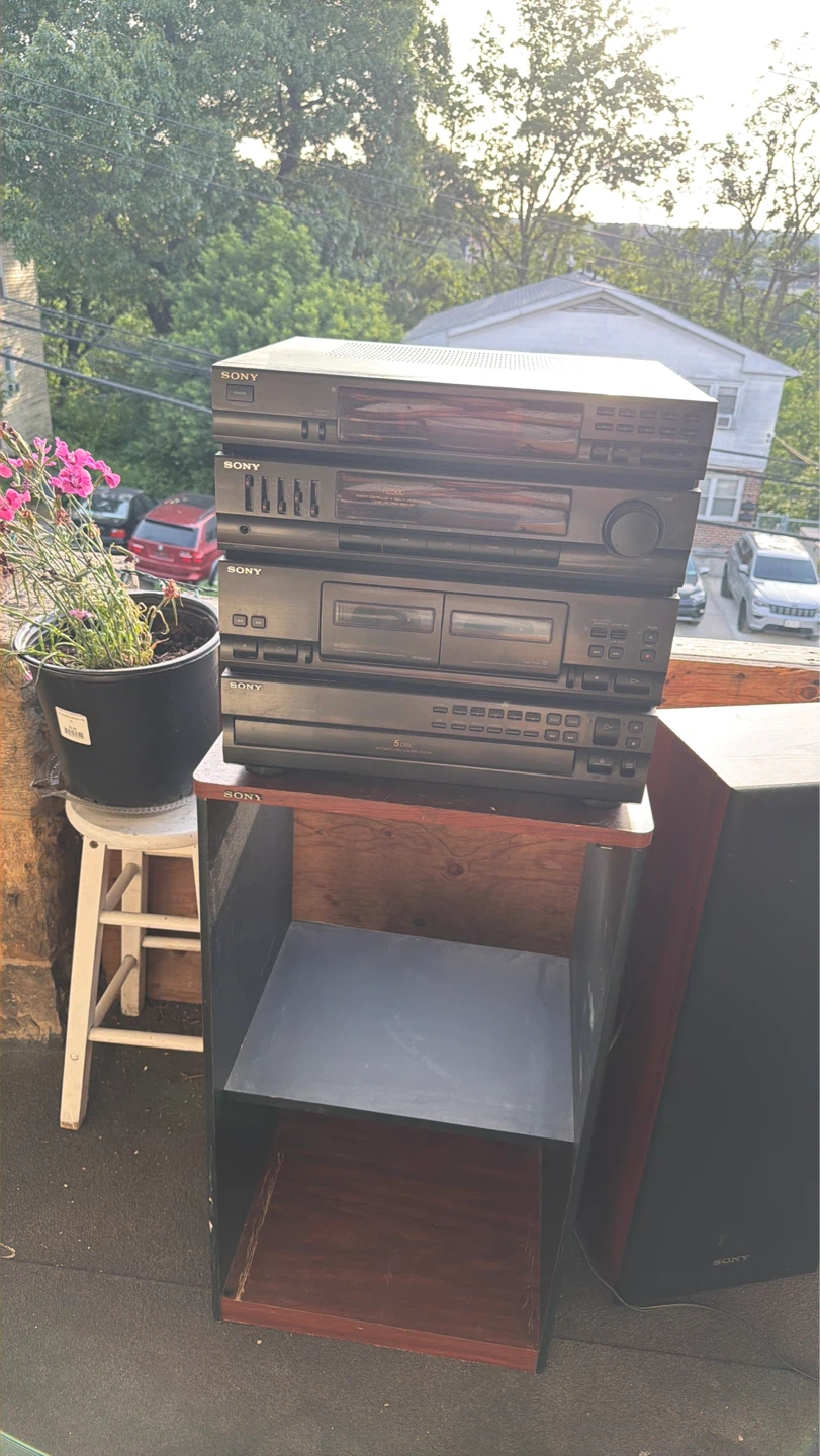 Sony Stereo System with Speakers