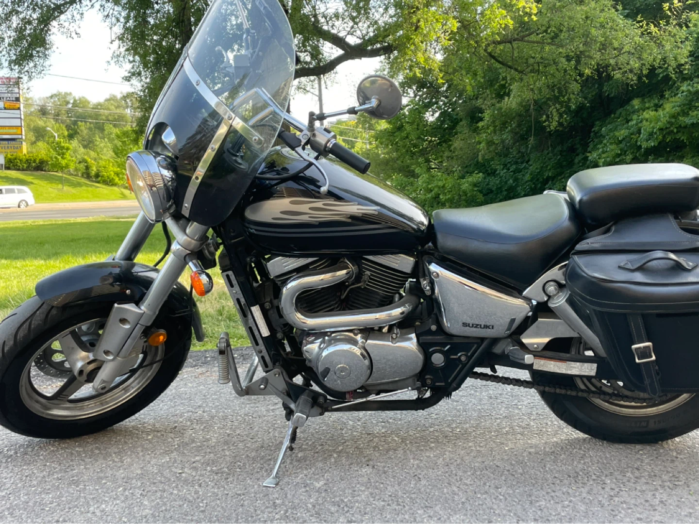 Suzuki Motorcycle with Windshield and Saddlebags - photo 5
