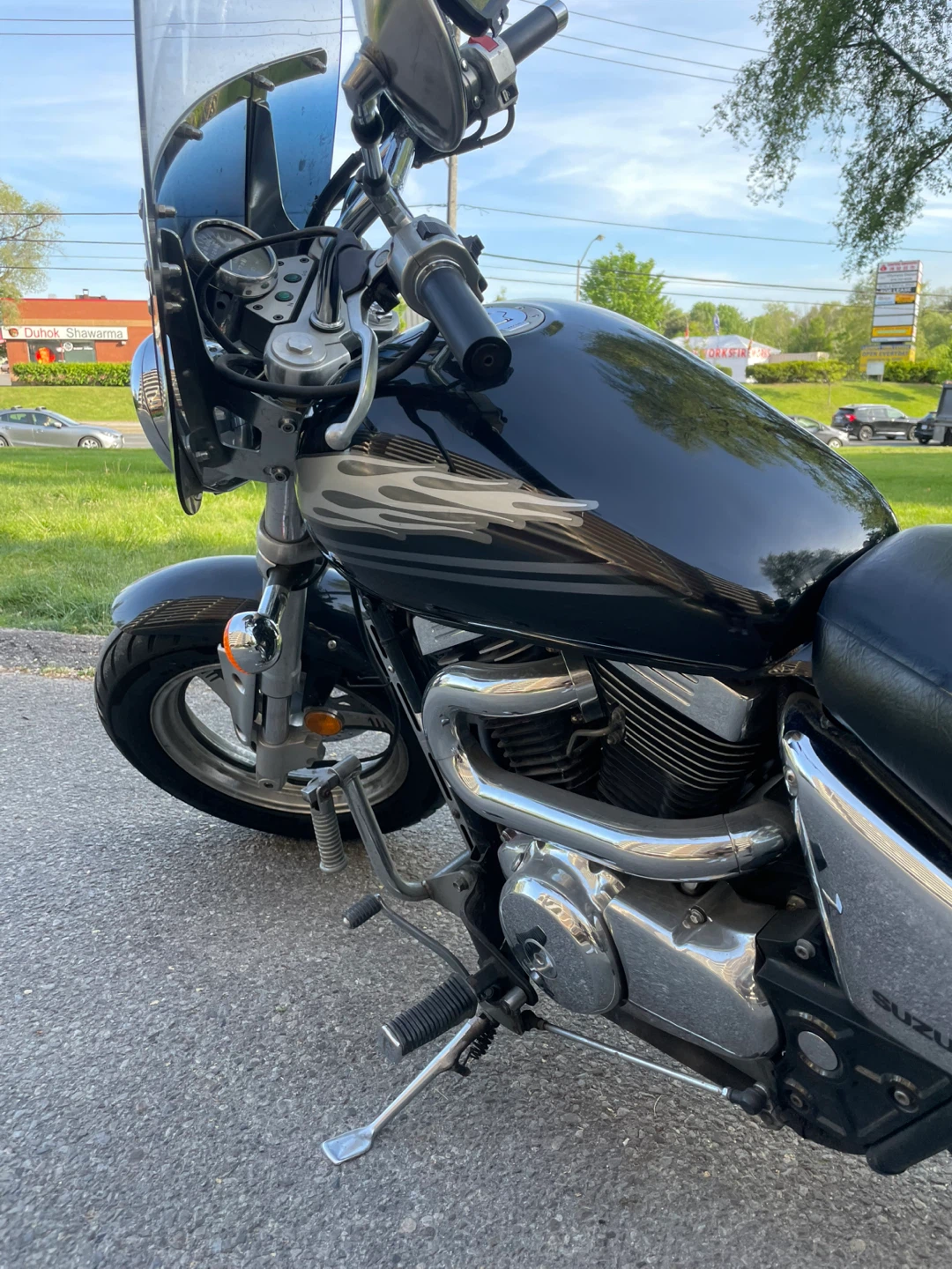 Suzuki Motorcycle with Windshield and Saddlebags - photo 2