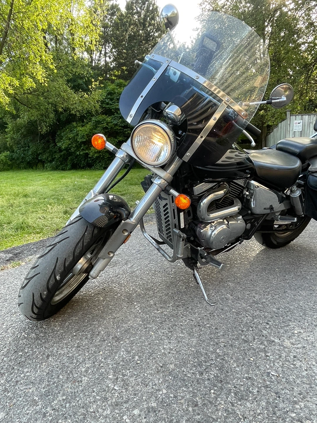 Suzuki Motorcycle with Windshield and Saddlebags - photo 3