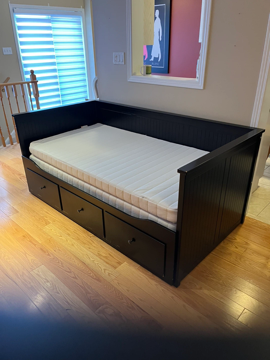 Black Daybed with Drawers and Mattress
