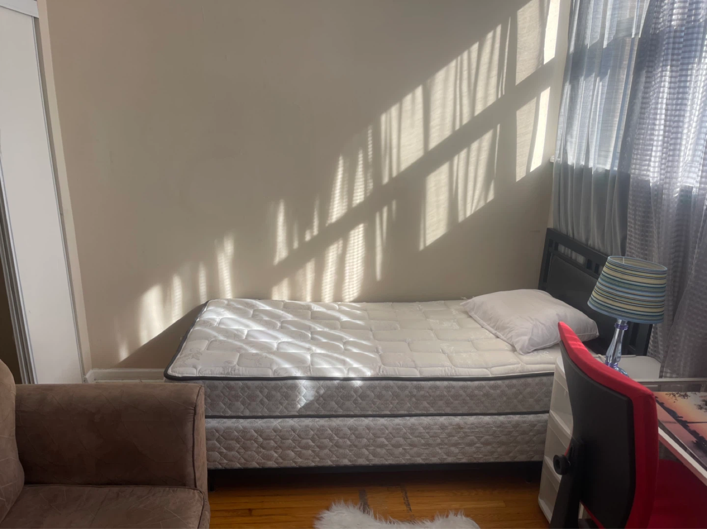 Beautiful Room for rent - photo 2