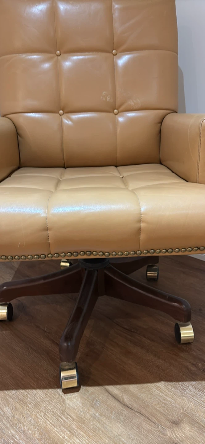 NEW WITH A BIT OF SCRATCH Tan Tufted Executive Office Chair - photo 2