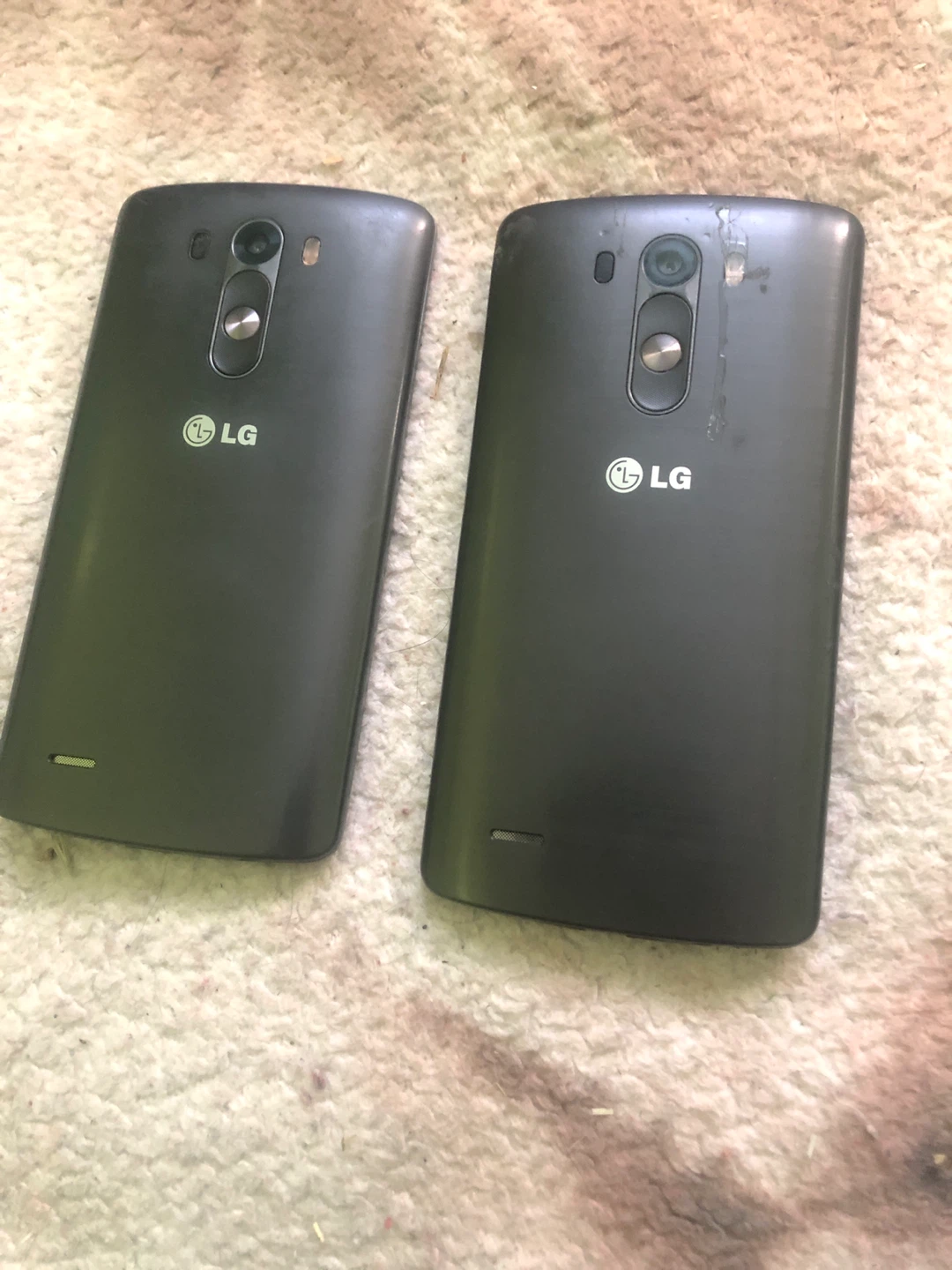 2 LG Smartphones - For Parts/Repair - photo 2