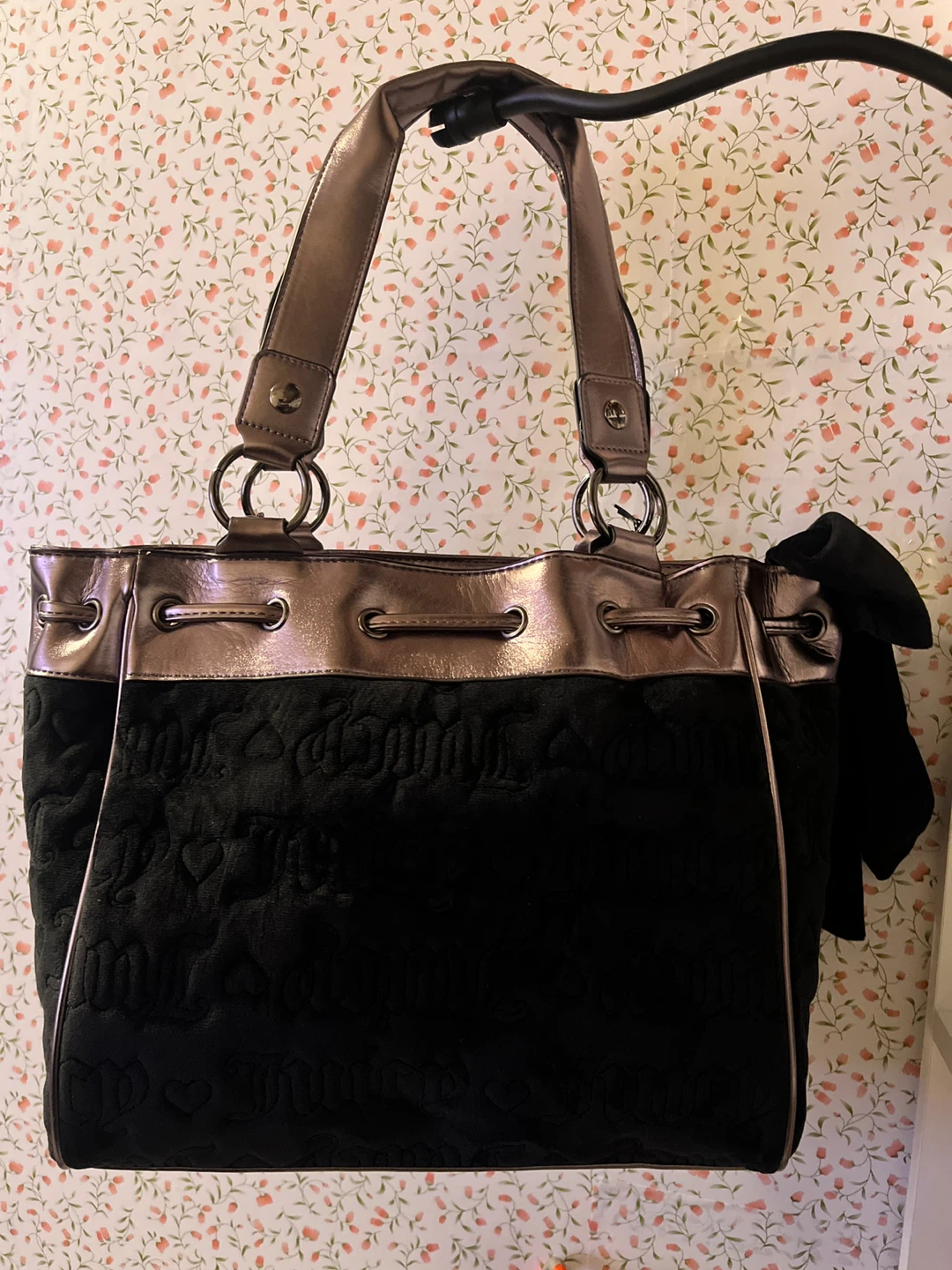 Exclusive JUICY COUTURE Dreams Tote Blk Licorice Gunmetal W/ Bow - photo 2