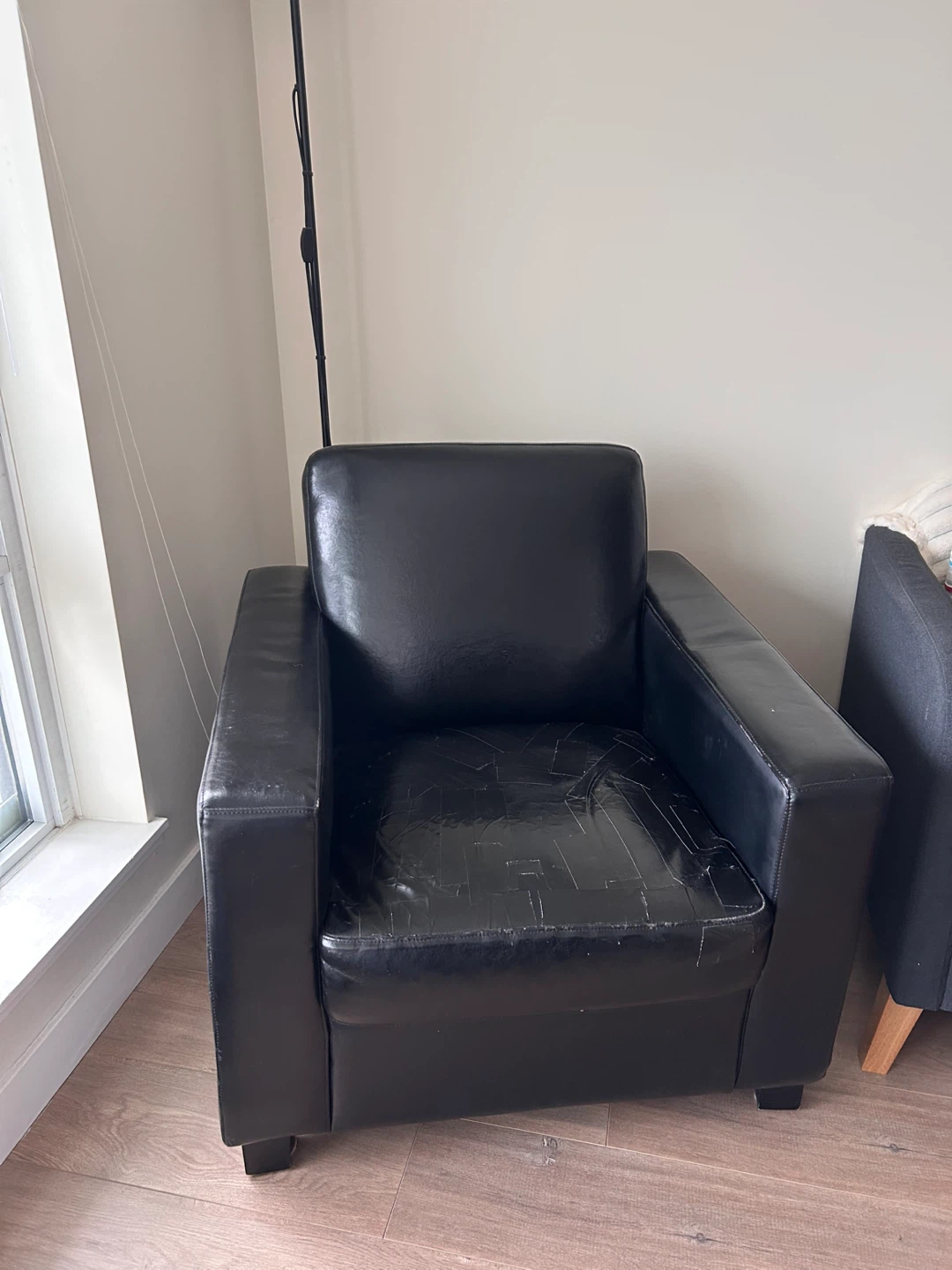 Free Black Armchair - photo 2