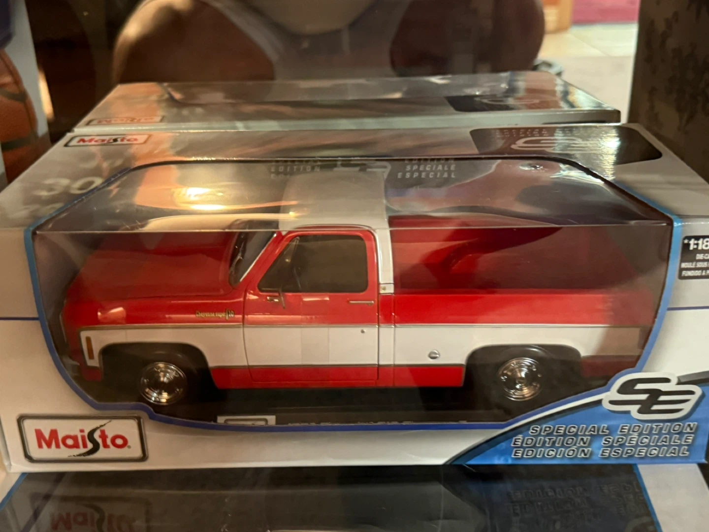 Maisto Special Edition 1:18 Die-Cast Truck