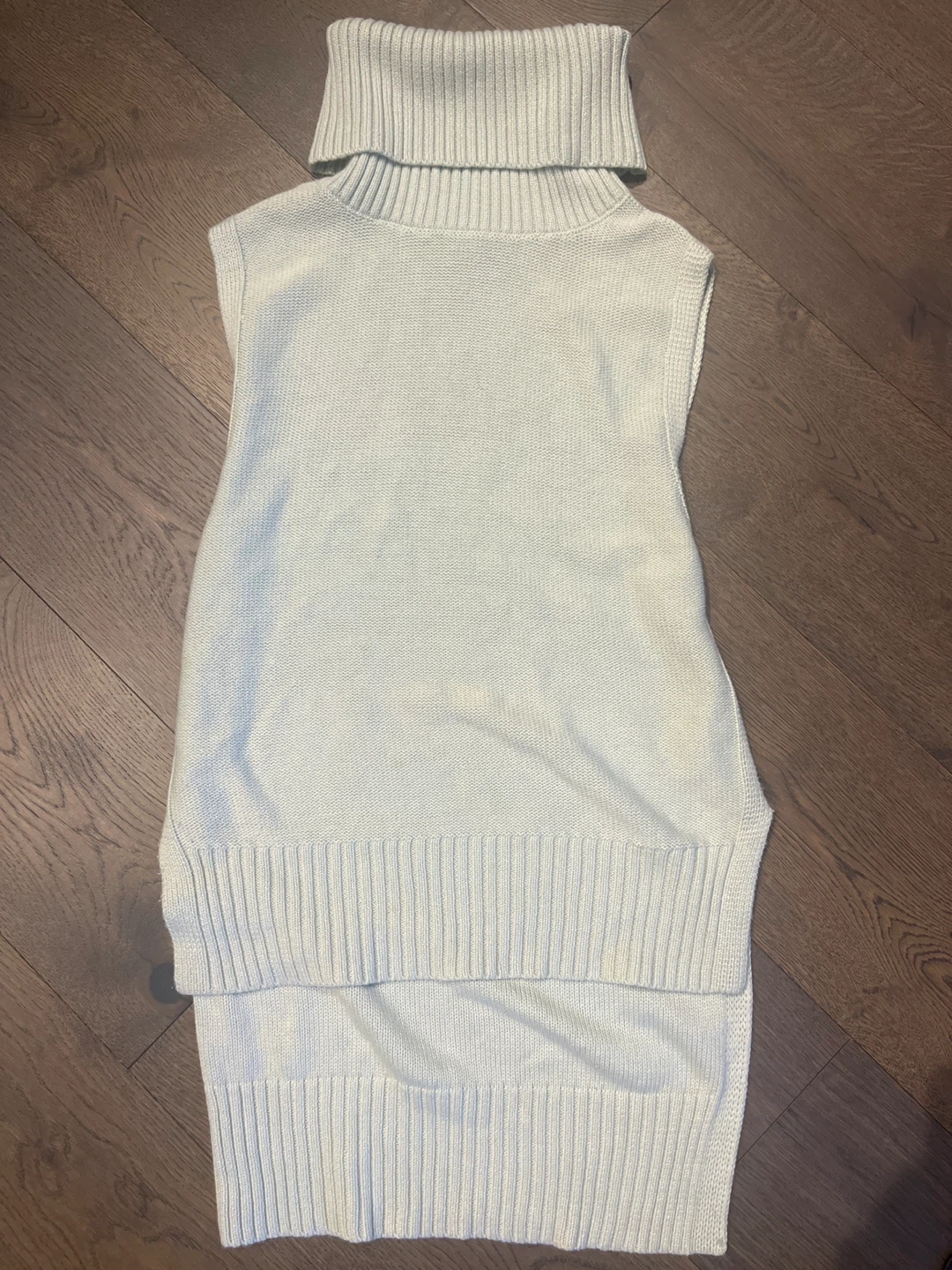 Banana republic// Sleeveless Turtleneck Sweater