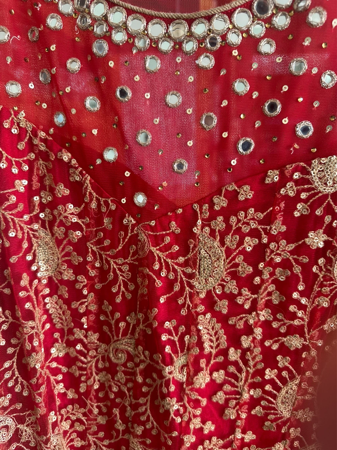 Red sequined dress with gold embroidery - photo 2