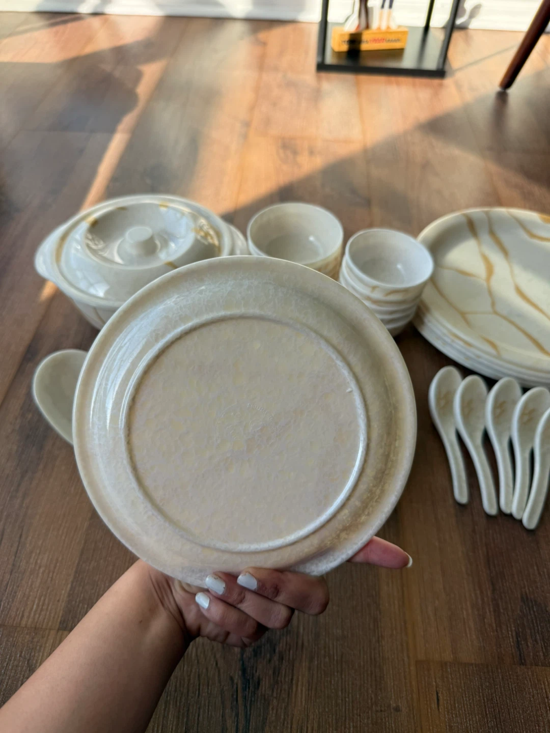 Beautiful Gold Vein Dinnerware Set – 32 Pieces, Dishwasher Safe - photo 3