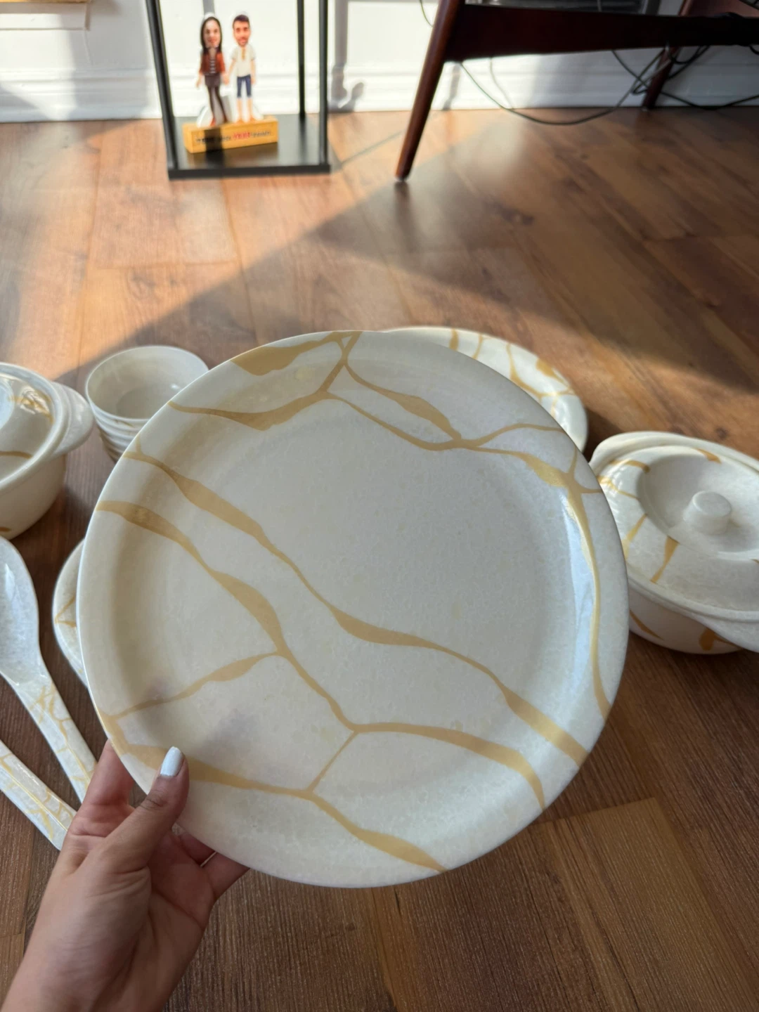 Beautiful Gold Vein Dinnerware Set – 32 Pieces, Dishwasher Safe - photo 4