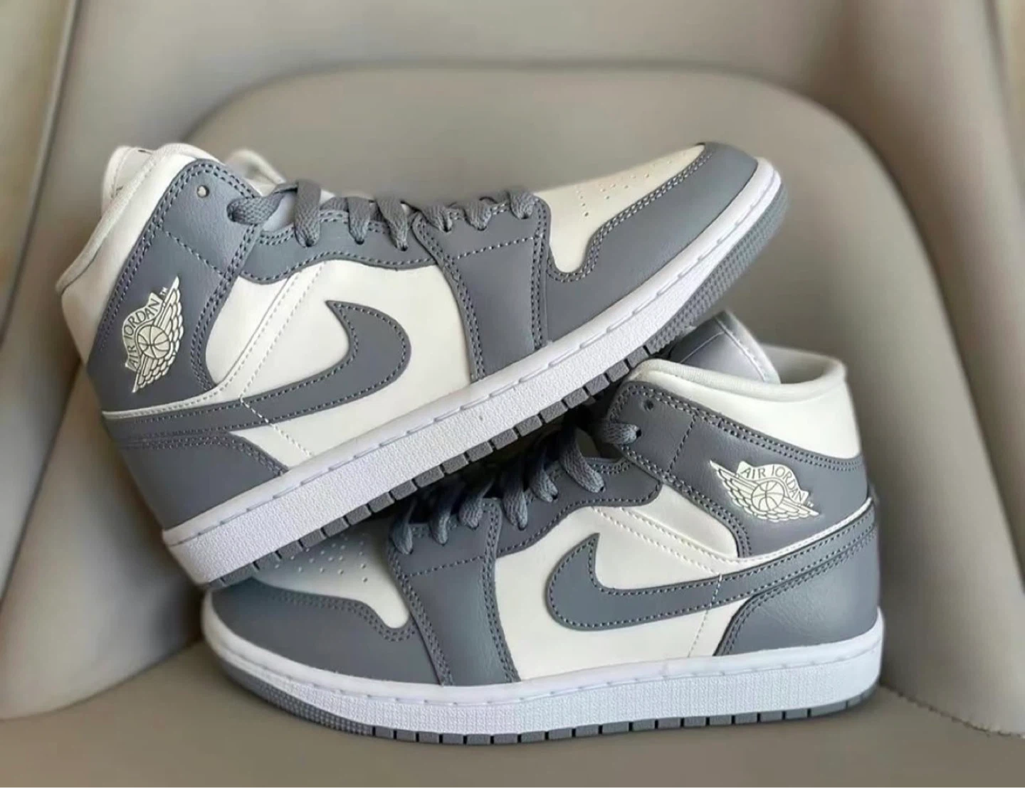 Air Jordan 1 Mid Grey White