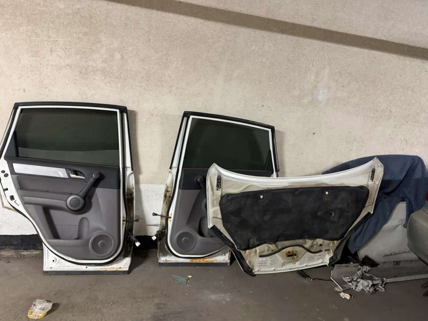 2009 Honda crv back Doors and Hood