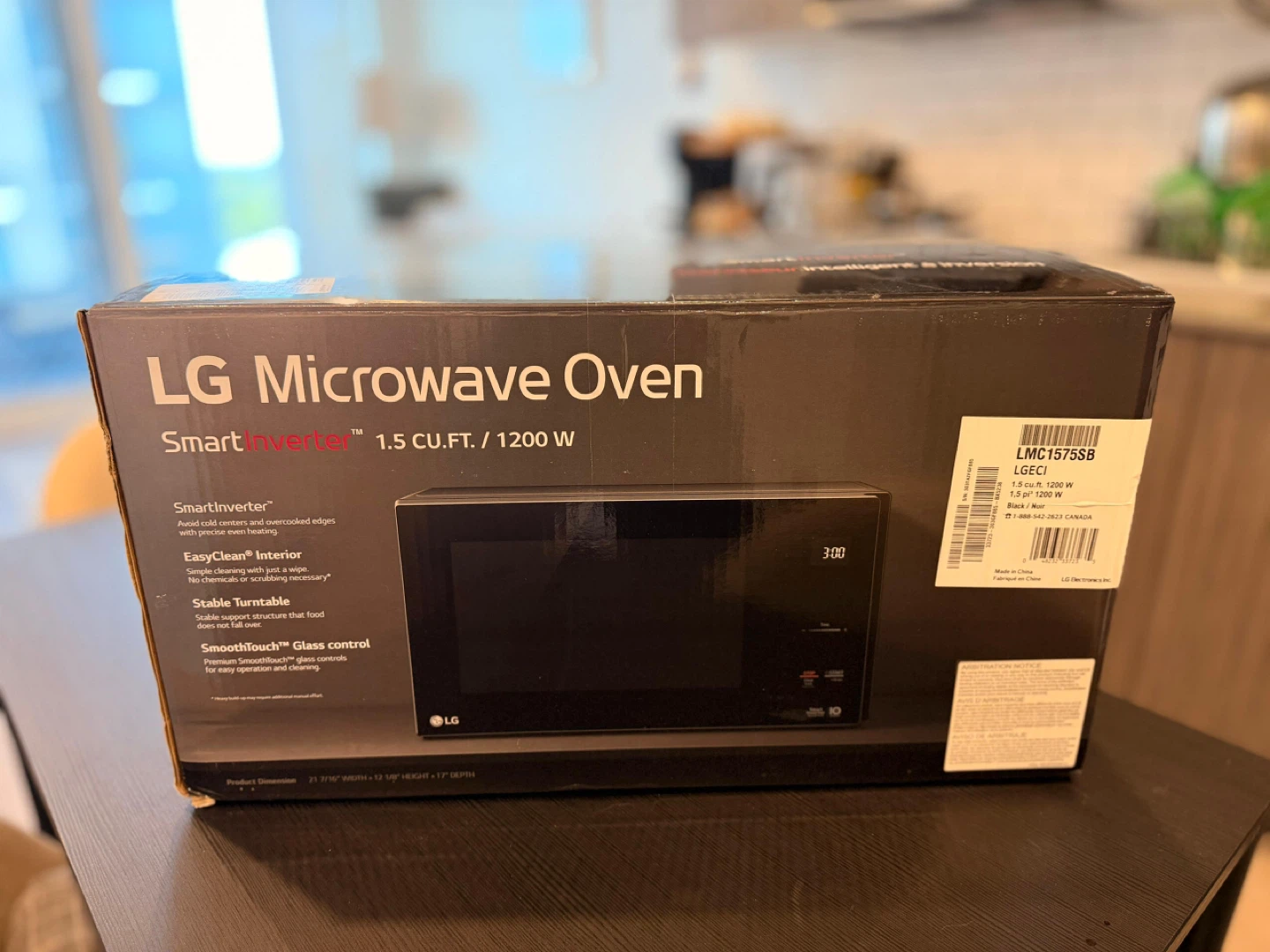 LG Microwave Oven 1.5 CU.FT. / 1200 W