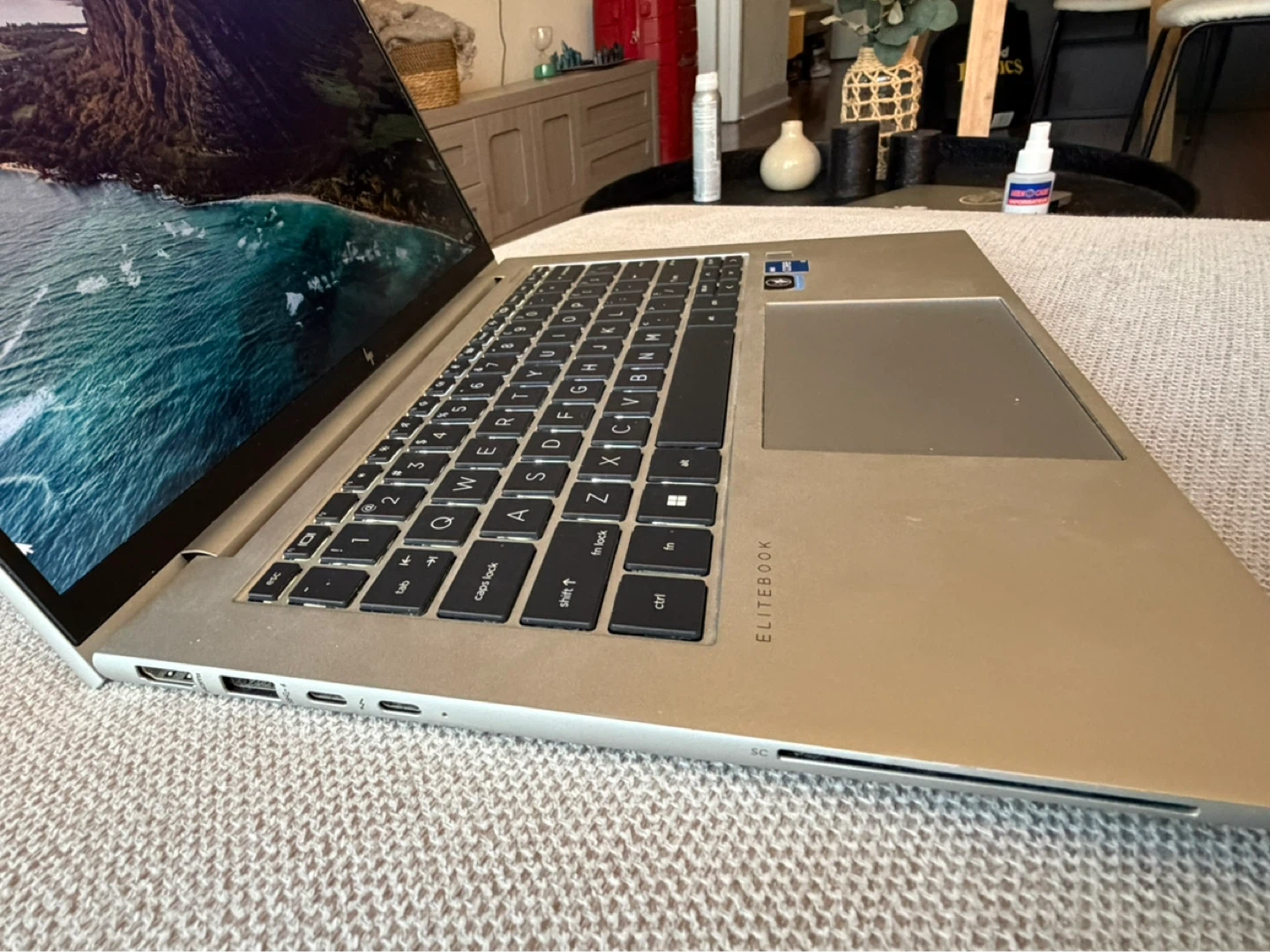 Mint condition - HP EliteBook Laptop 840 14 inch G9 - photo 3