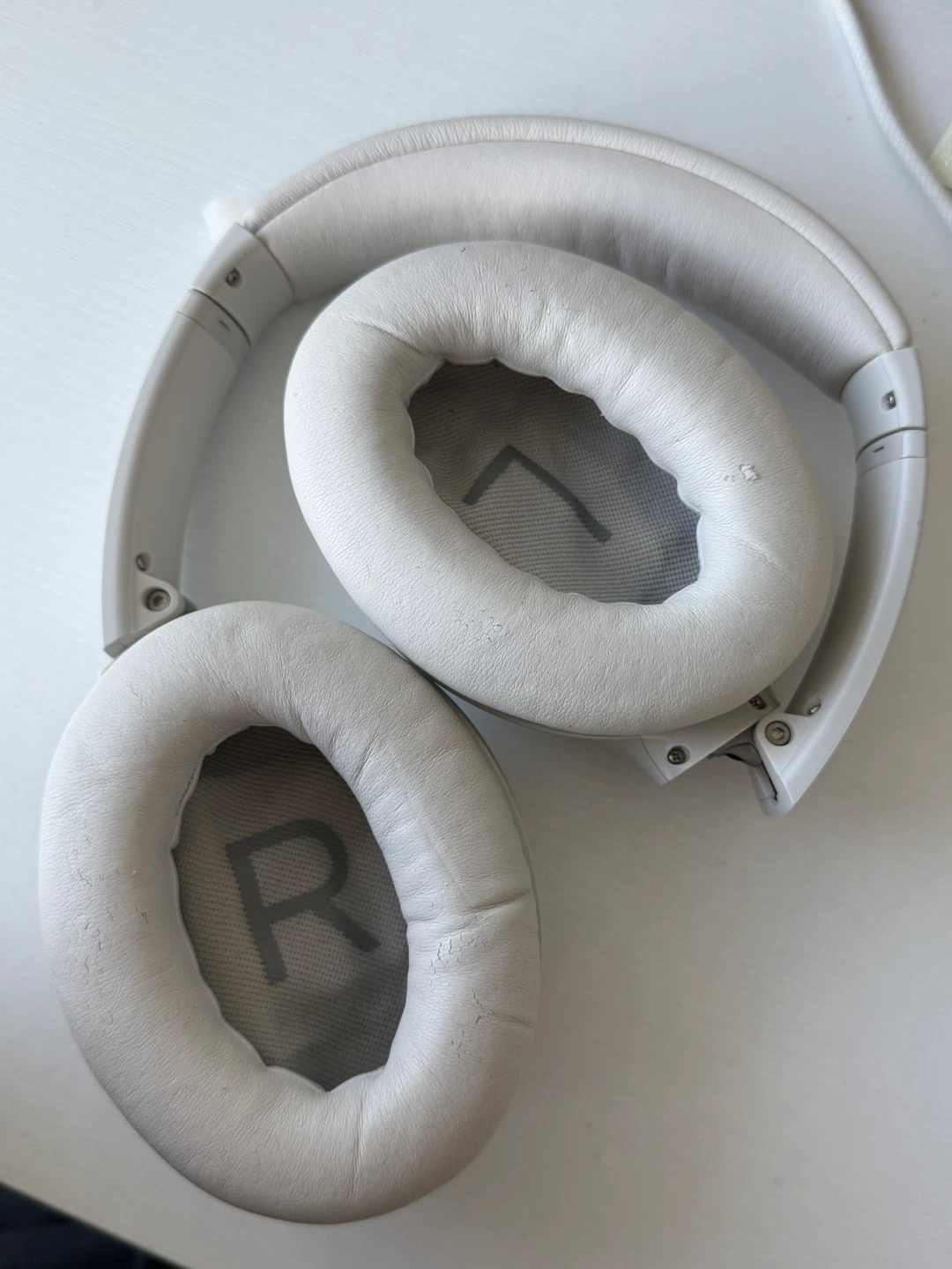 Bose QuietComfort 45 Headphones - White - photo 2