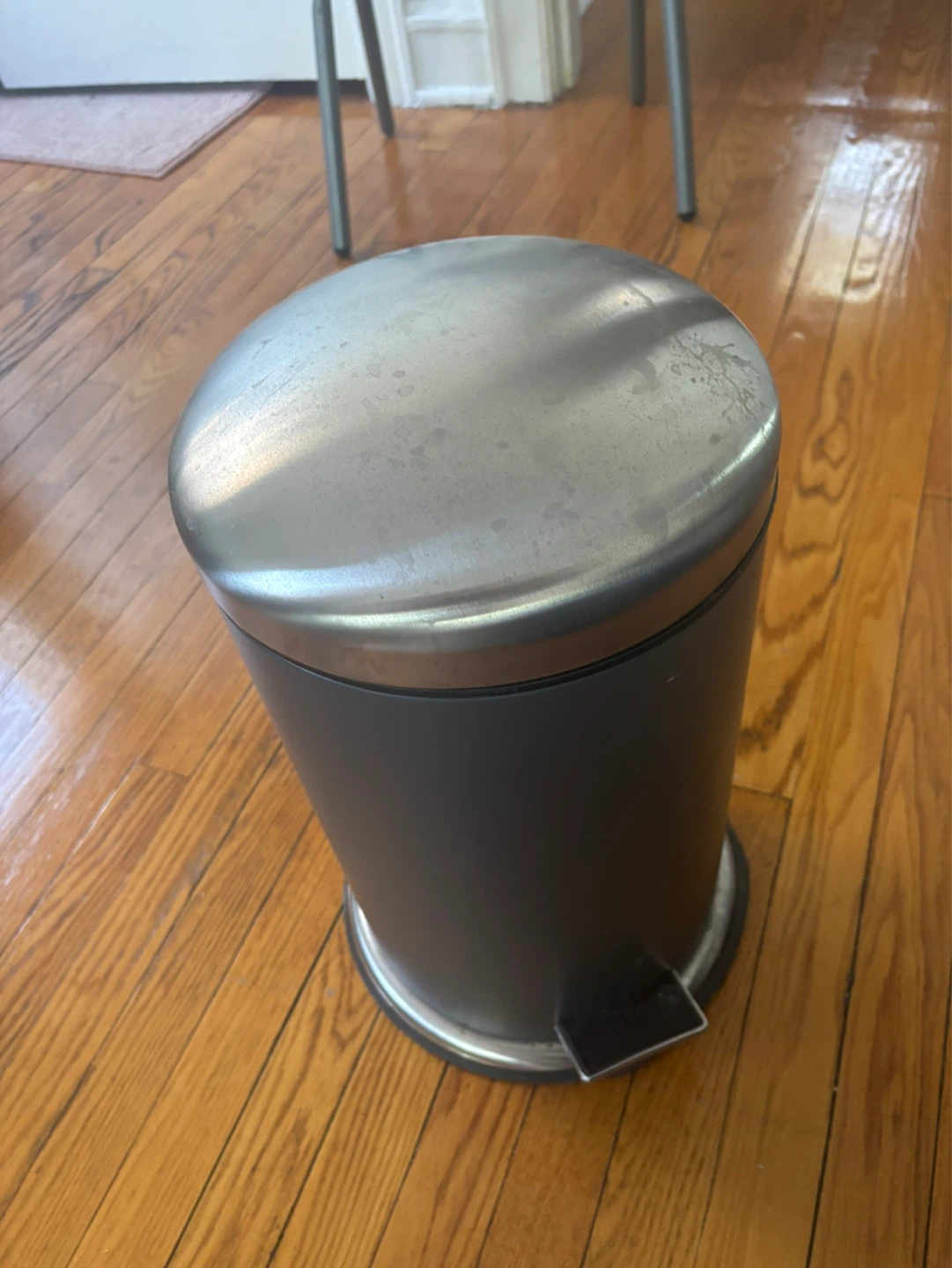 Trash can with lid - photo 2
