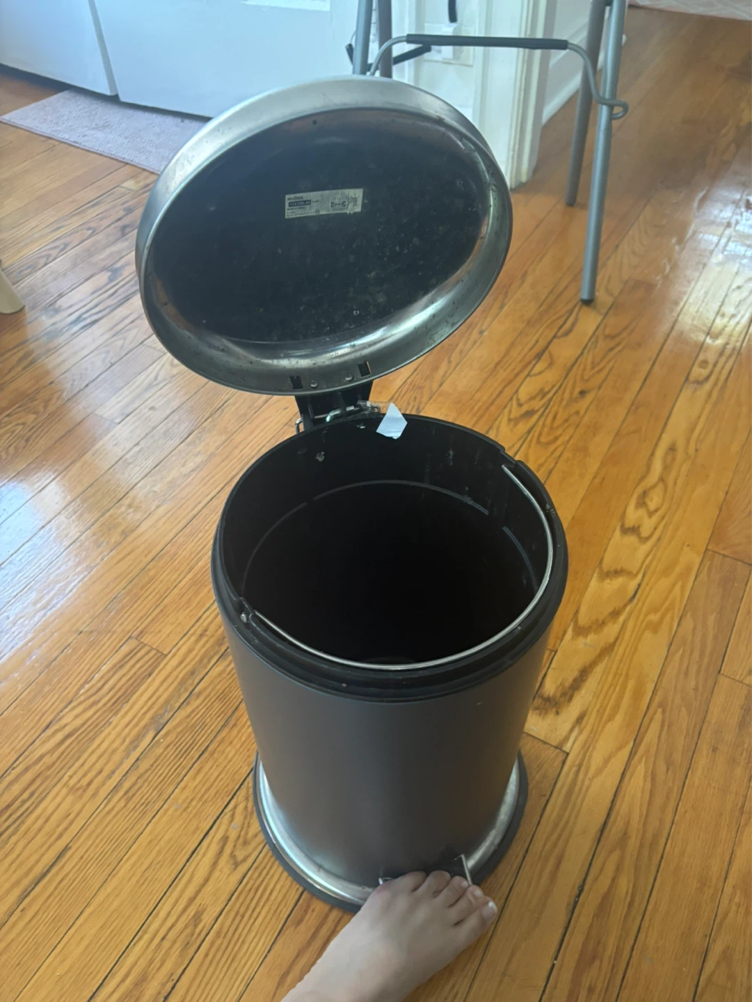 Trash can with lid - photo 3