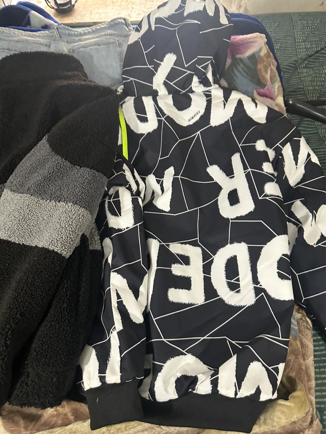 Black & Grey Colorblock Fleece Jacket