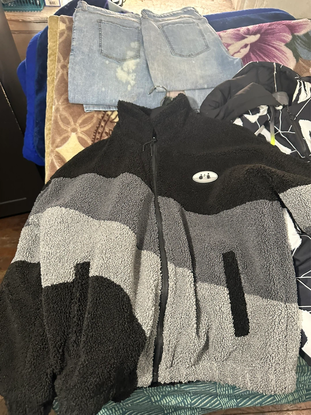 Black & Grey Colorblock Fleece Jacket - photo 3