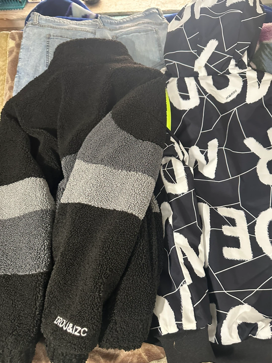 Black & Grey Colorblock Fleece Jacket - photo 4