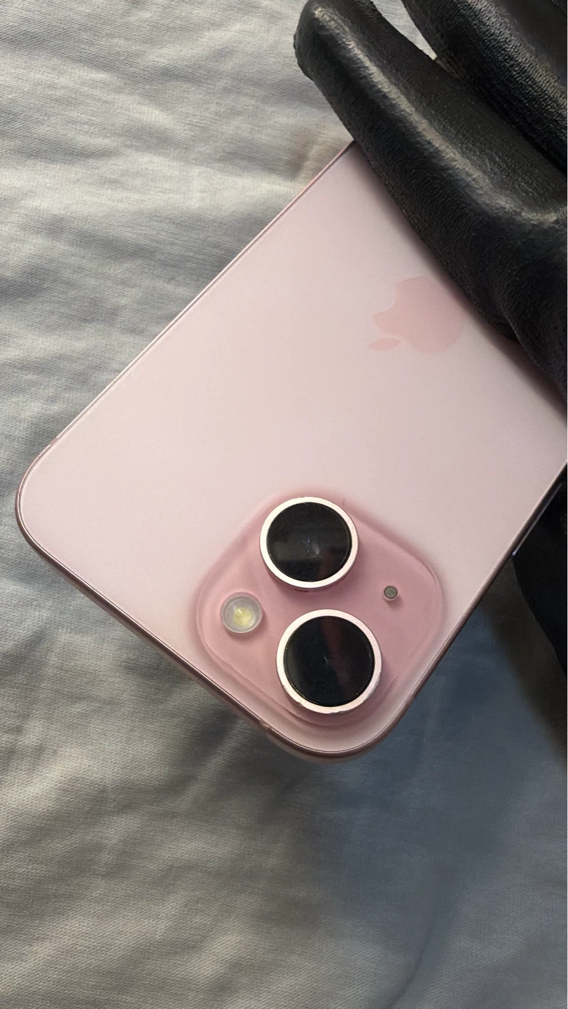 iPhone 15 - photo 2