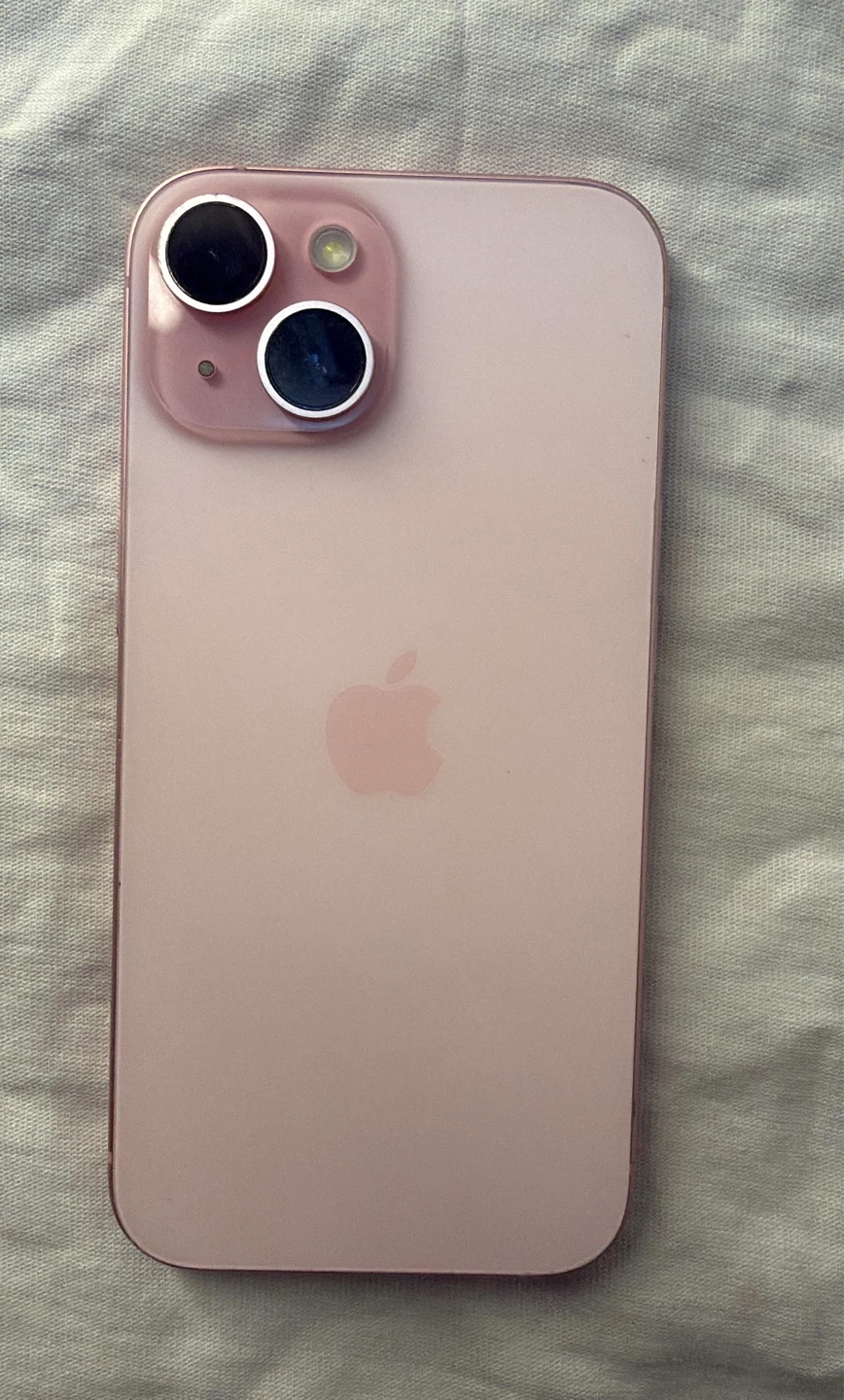iPhone 15 - photo 3