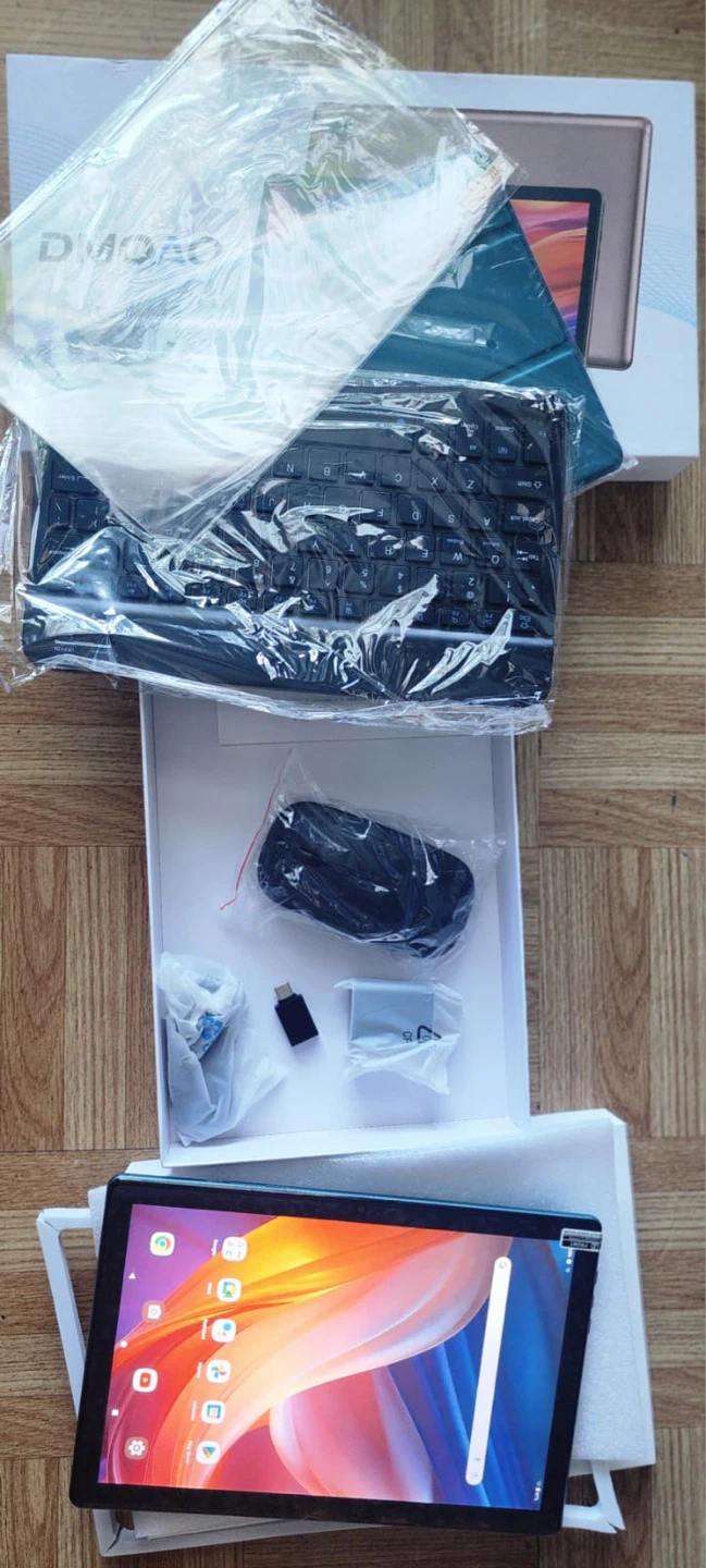 DMOAO Tablet with Keyboard and Mouse
