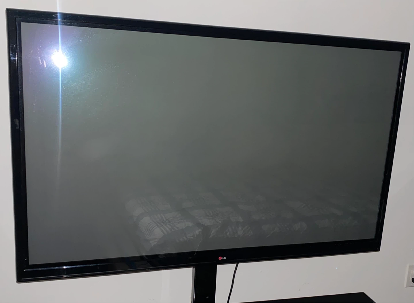 LG Flat Screen TV with Black Glass Stand - photo 4