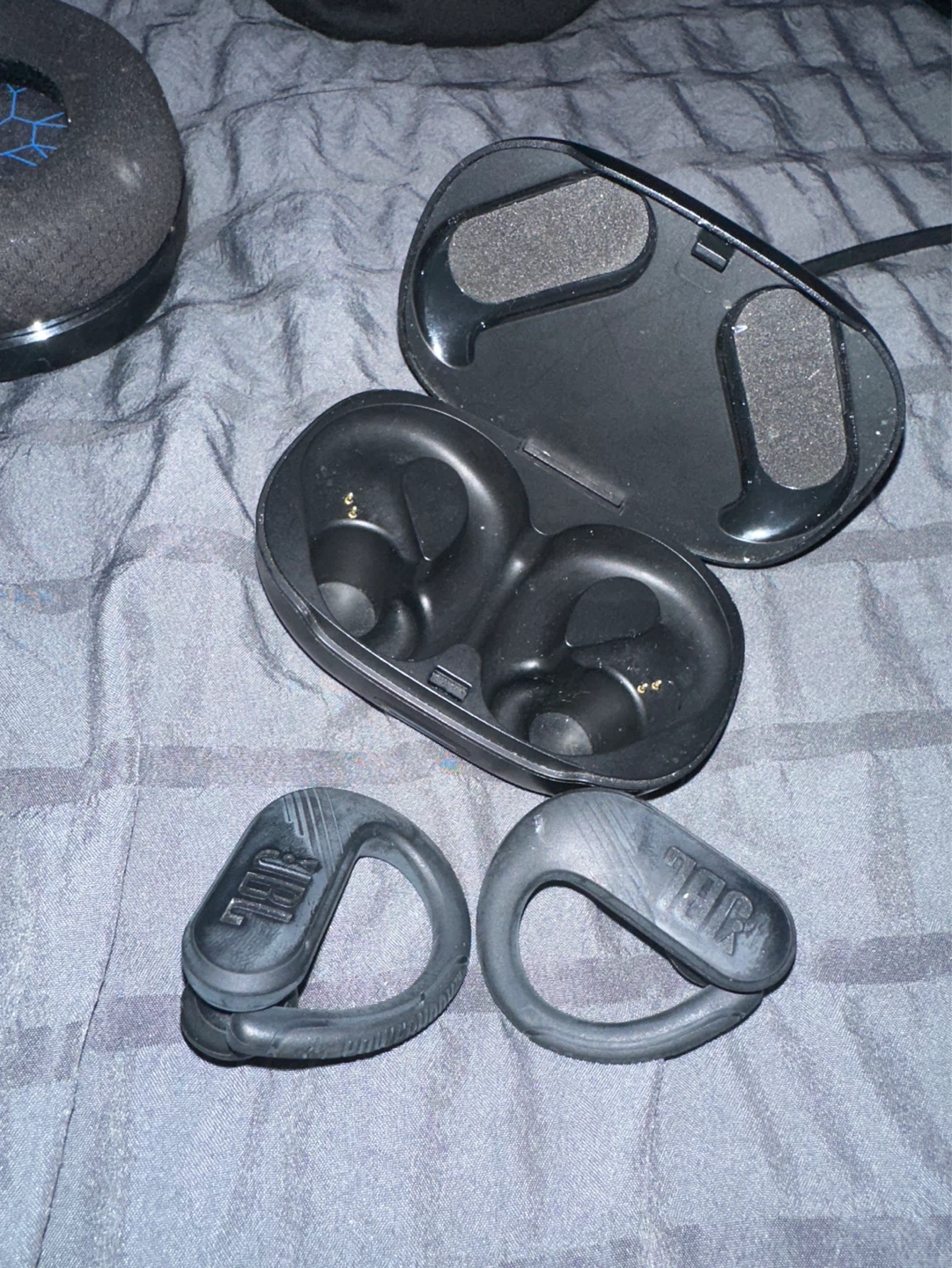 JBL True Wireless Earbuds with Charging Case - photo 3