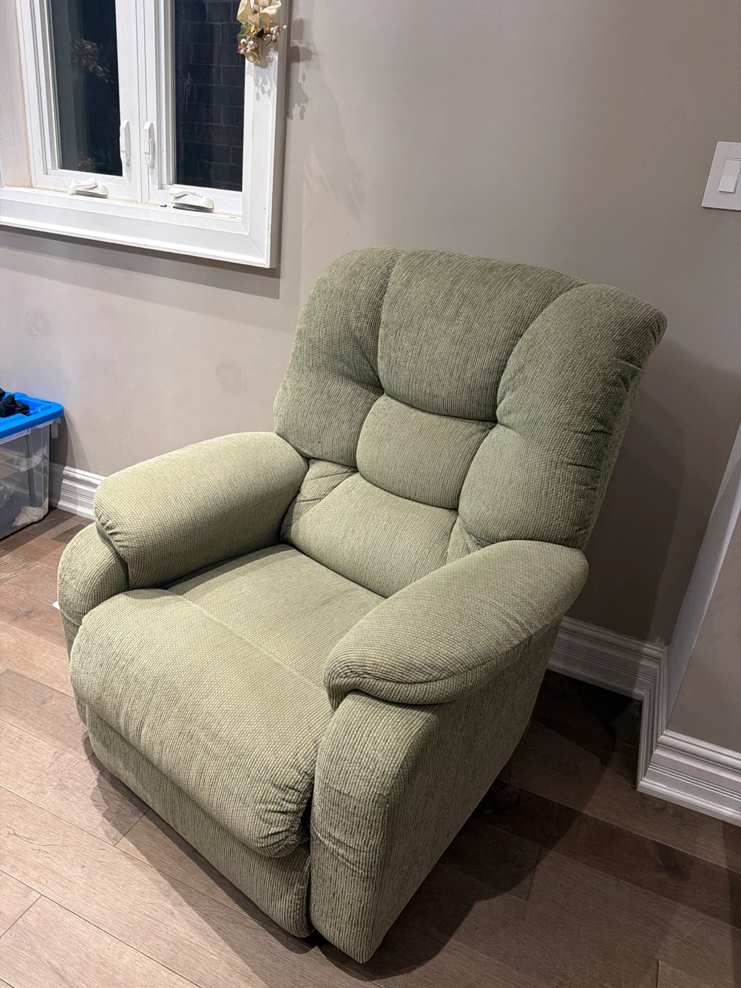 Green Recliner Chair - photo 2