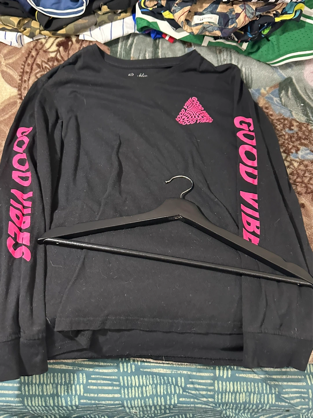 Black "Good Vibes" Long Sleeve Shirt