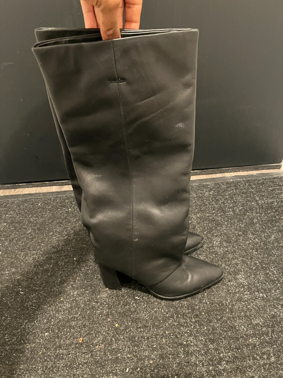 Black Leather Heeled Boots - photo 2