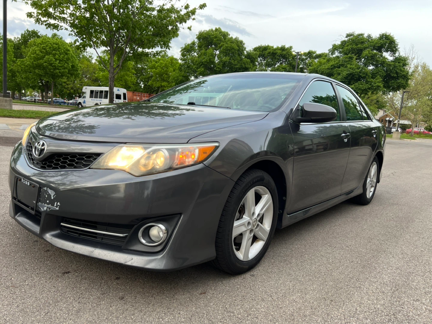 2014 Toyota Camry SE Sedan - photo 2