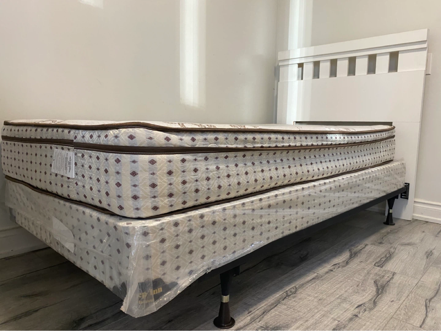 Single bed with mattress