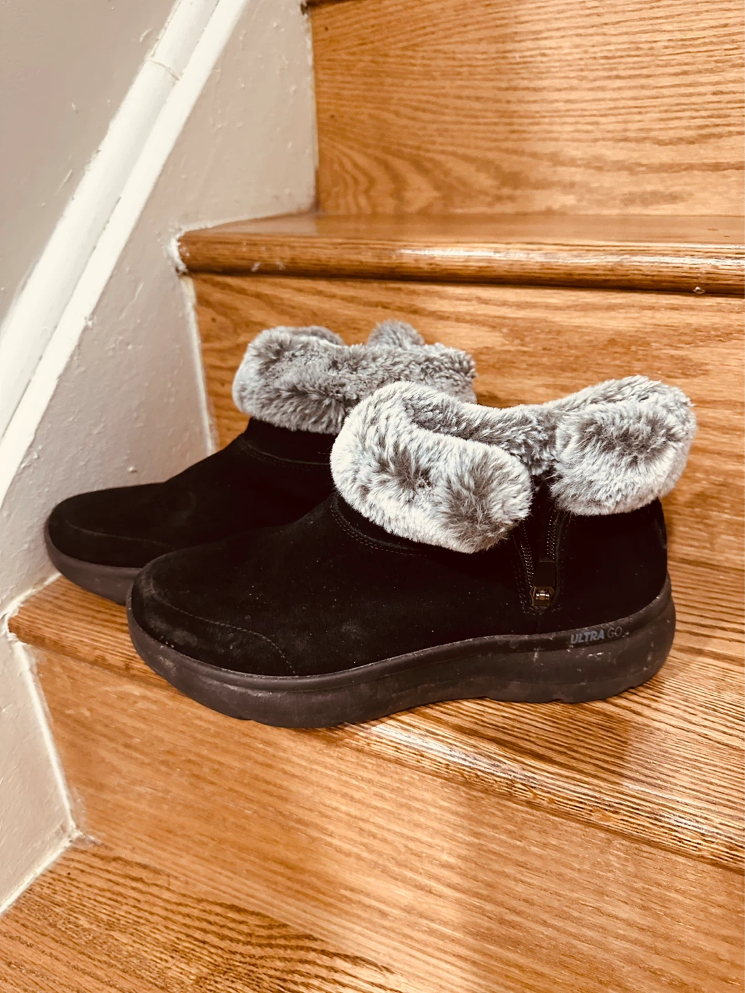 Skechers Women's Black Fur Lined Boots Size 9