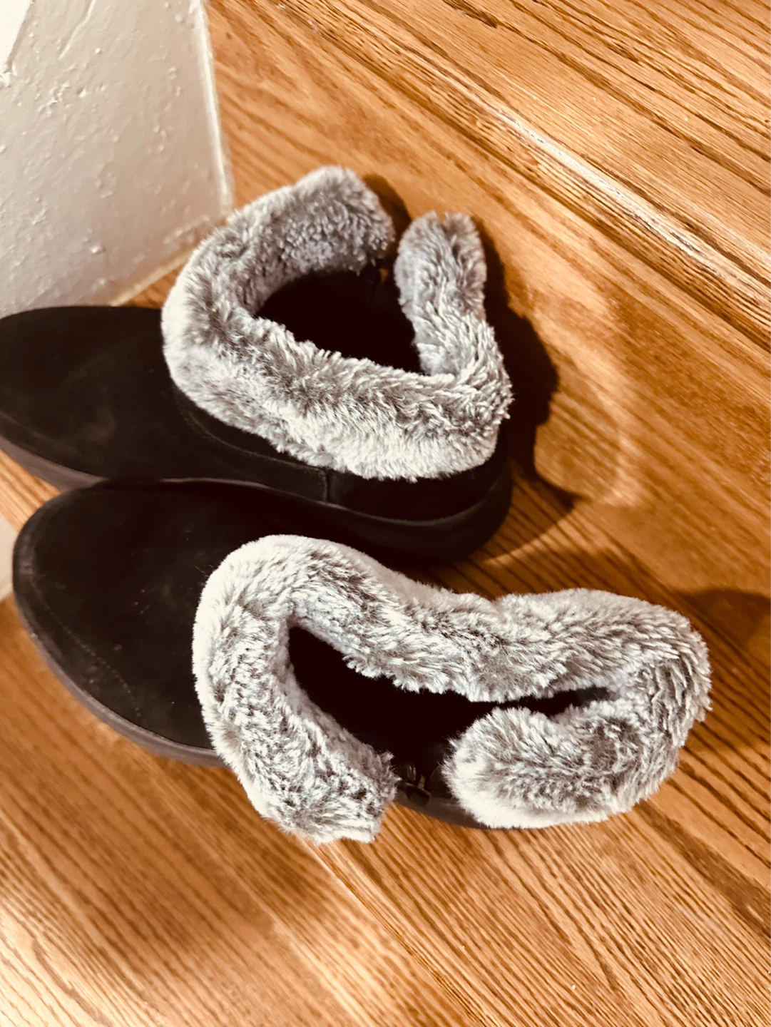 Skechers Women's Black Fur Lined Boots Size 9 - photo 2