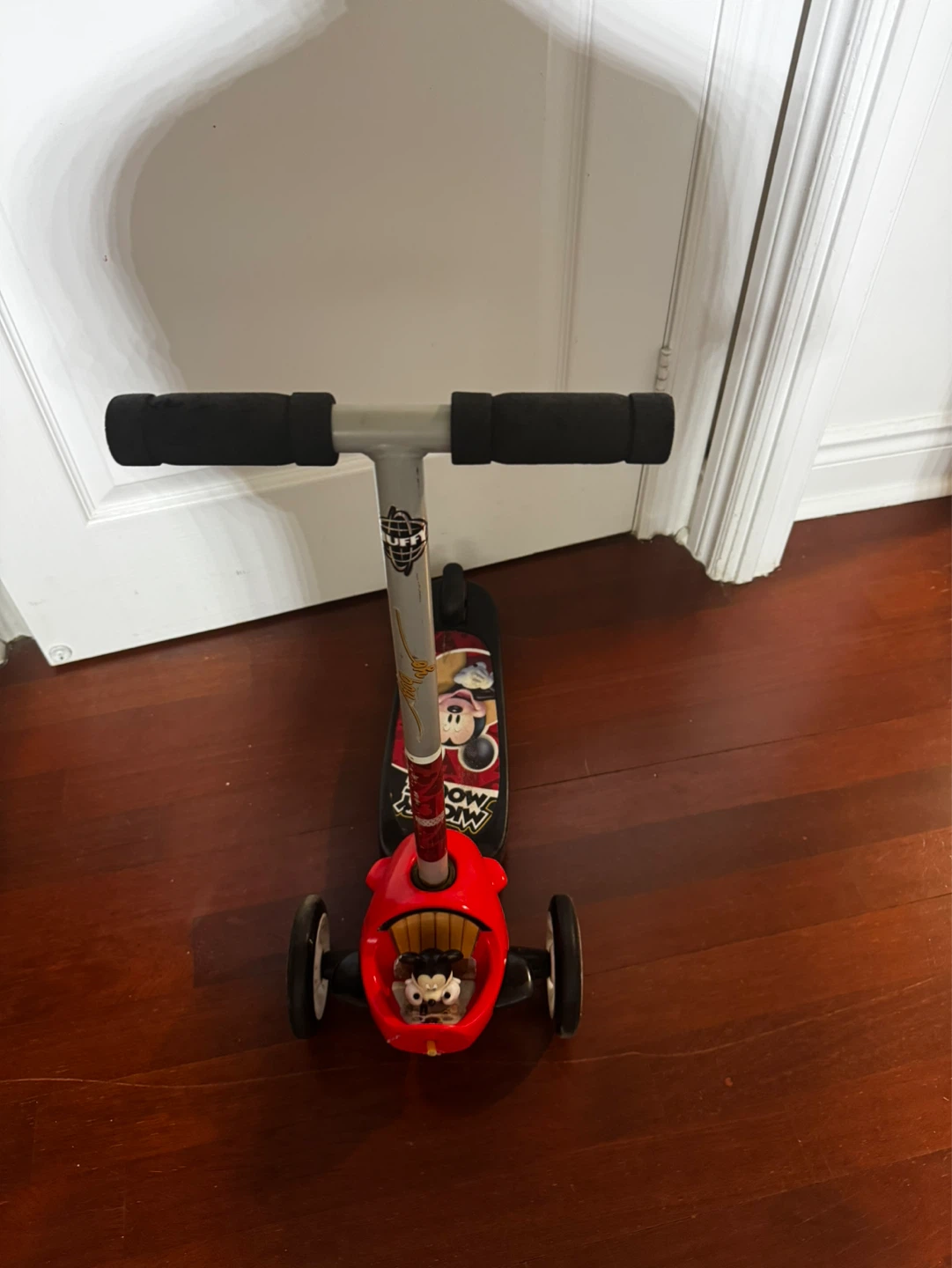 Mickey Mouse 3-Wheel Scooter - photo 2