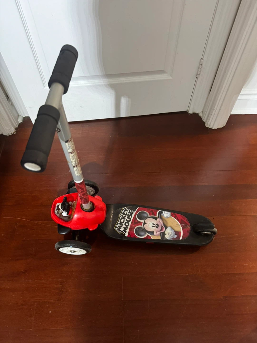 Mickey Mouse 3-Wheel Scooter - photo 3