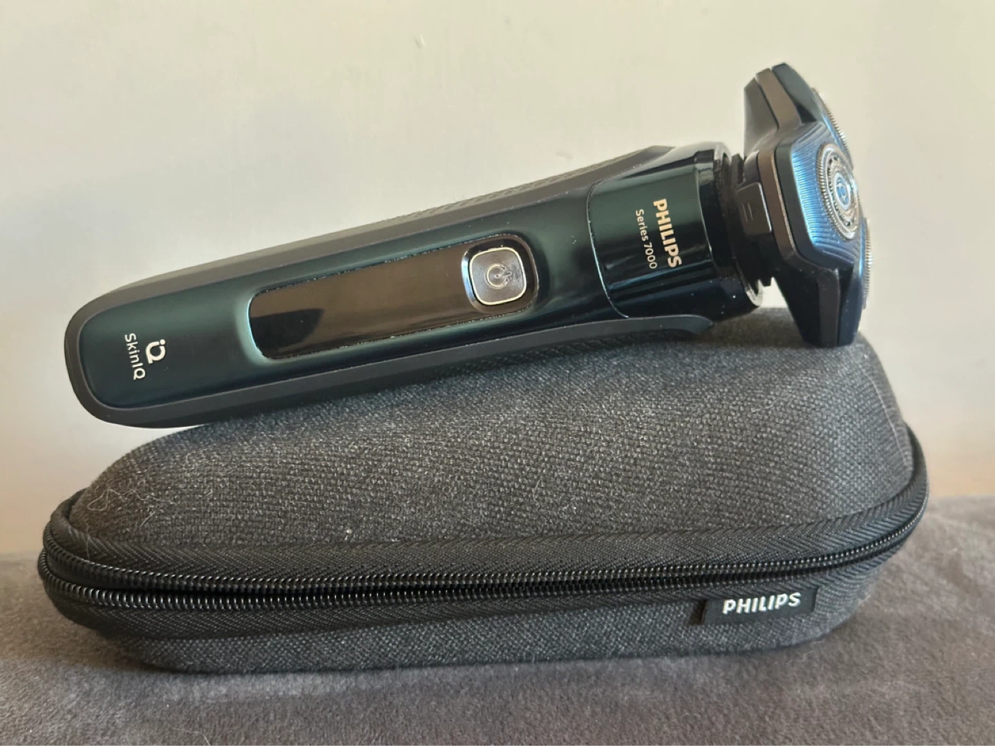 Phillips Skin IQ Series 7000 Wet&Dry Shaver