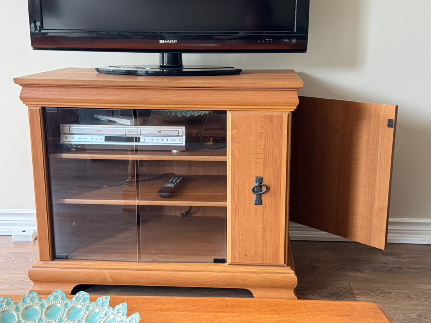 Roxton maple Media Console with Glass Doors