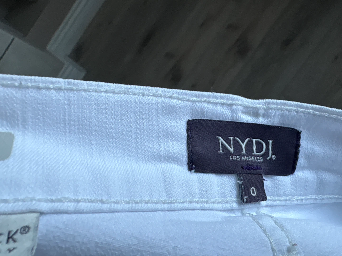 NYDJ White Embroidered Cropped Jeans Size 0 - photo 5