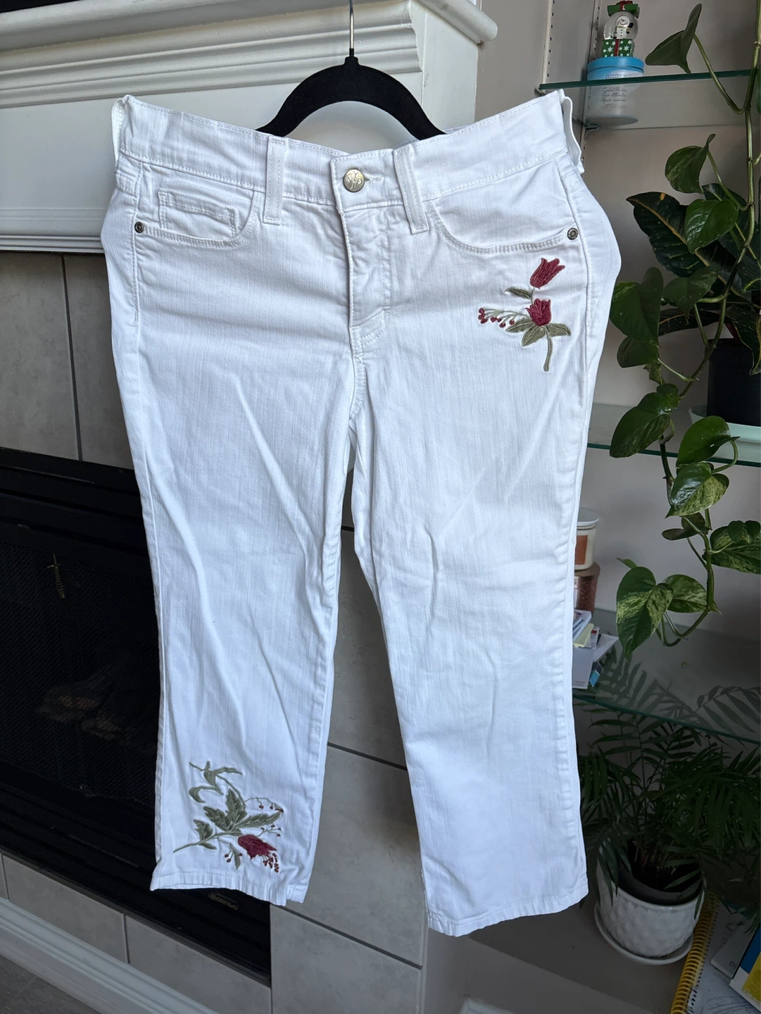 NYDJ White Embroidered Cropped Jeans Size 0