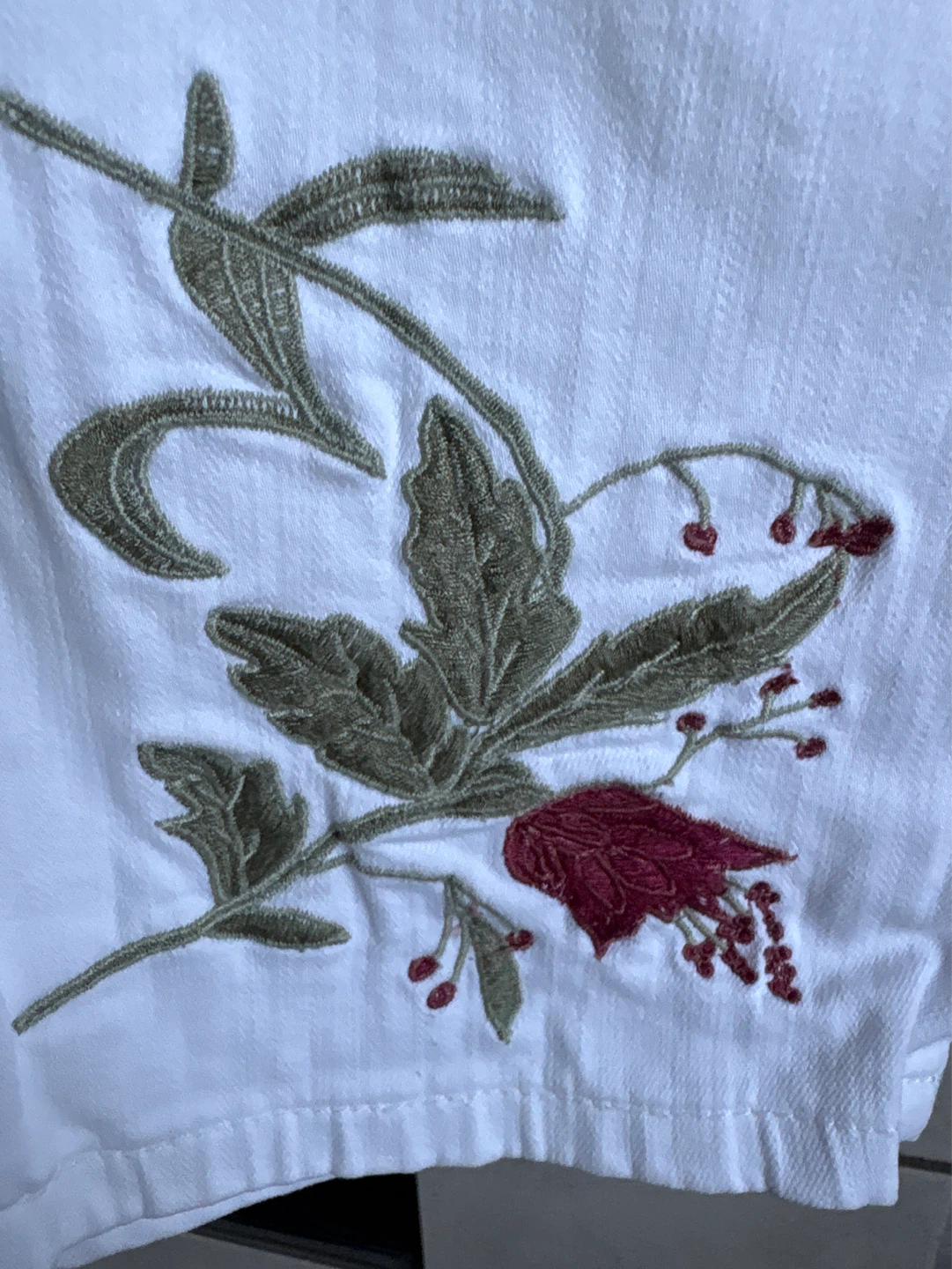 NYDJ White Embroidered Cropped Jeans Size 0 - photo 3