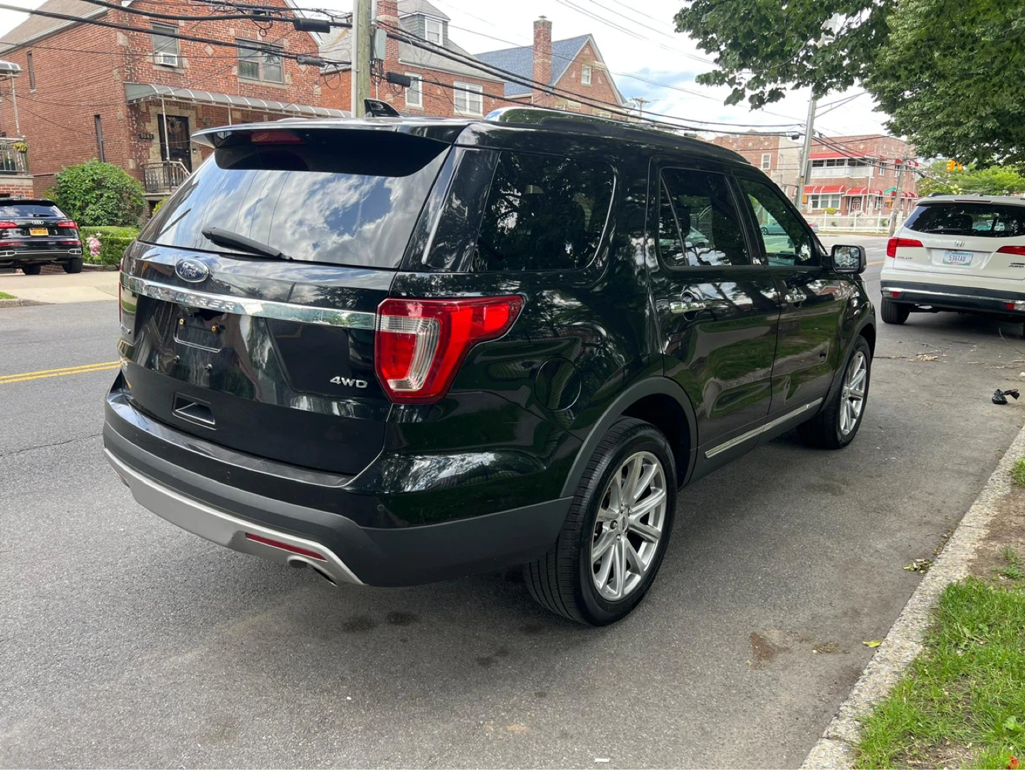 2017 Ford Explorer Limited 4WD SUV - photo 4