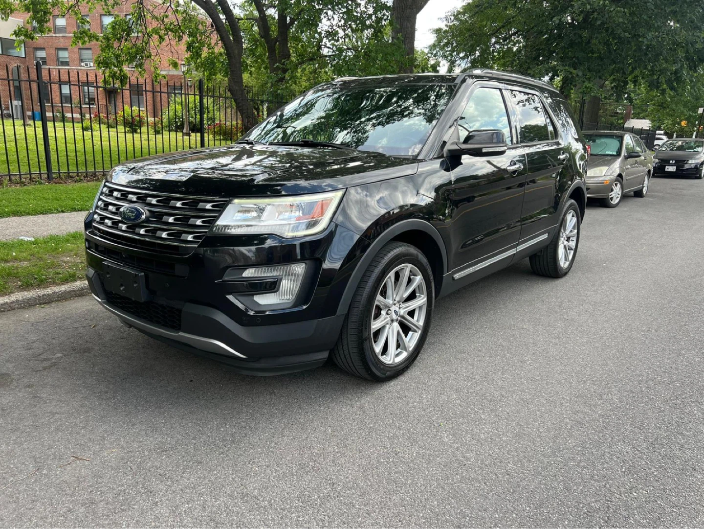 2017 Ford Explorer Limited 4WD SUV - photo 3