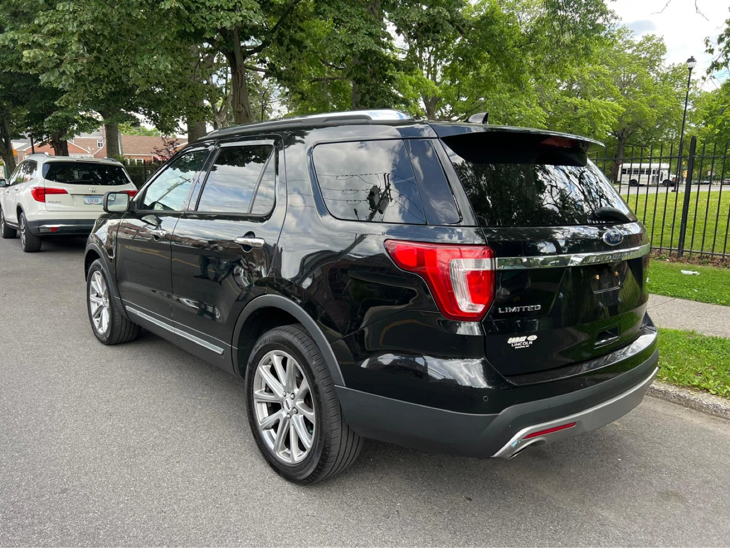 2017 Ford Explorer Limited 4WD SUV - photo 5