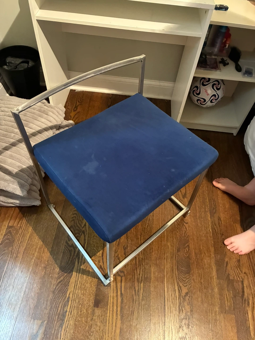 2 Blue Velvet Accent Chair with Metal Frame - photo 4